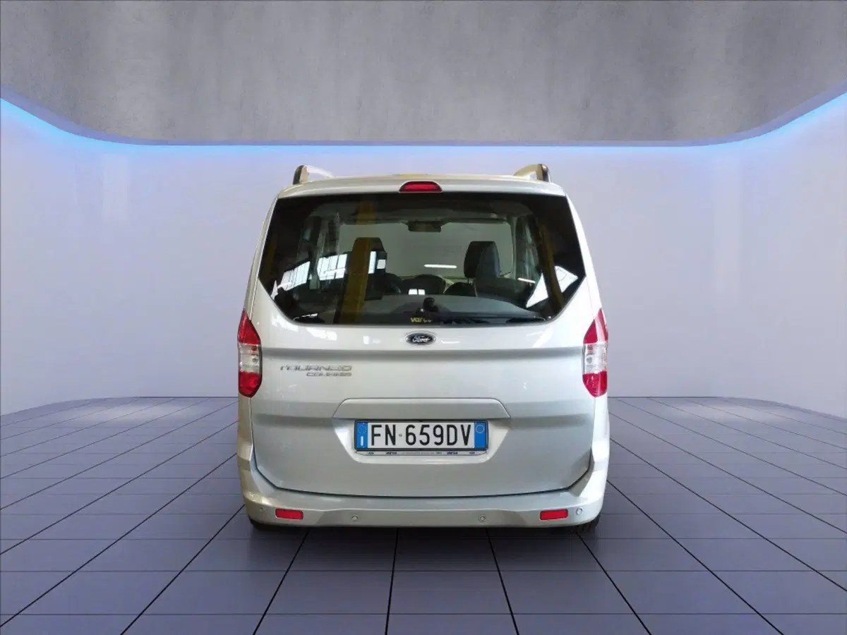 Ford Tourneo Courier usata a Milano (5)