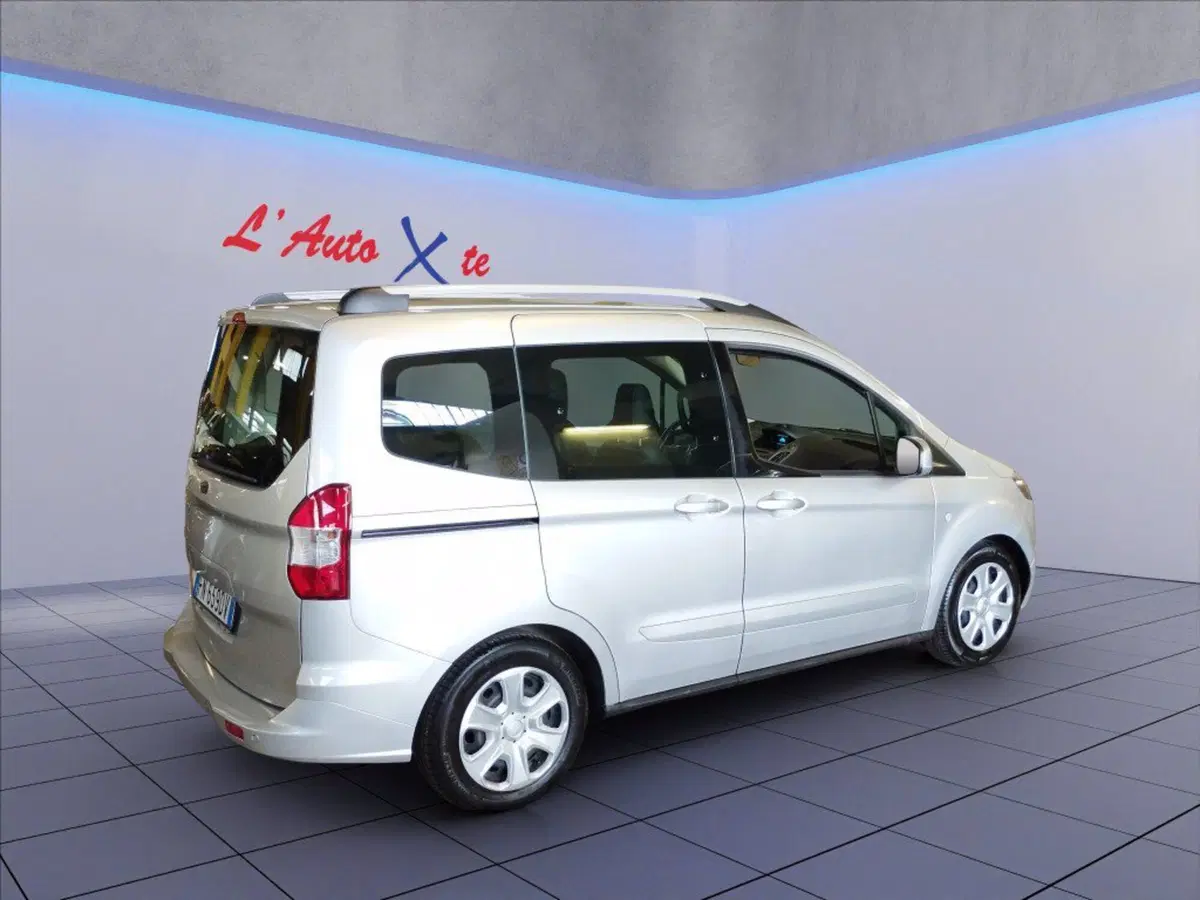 Ford Tourneo Courier usata a Milano (6)