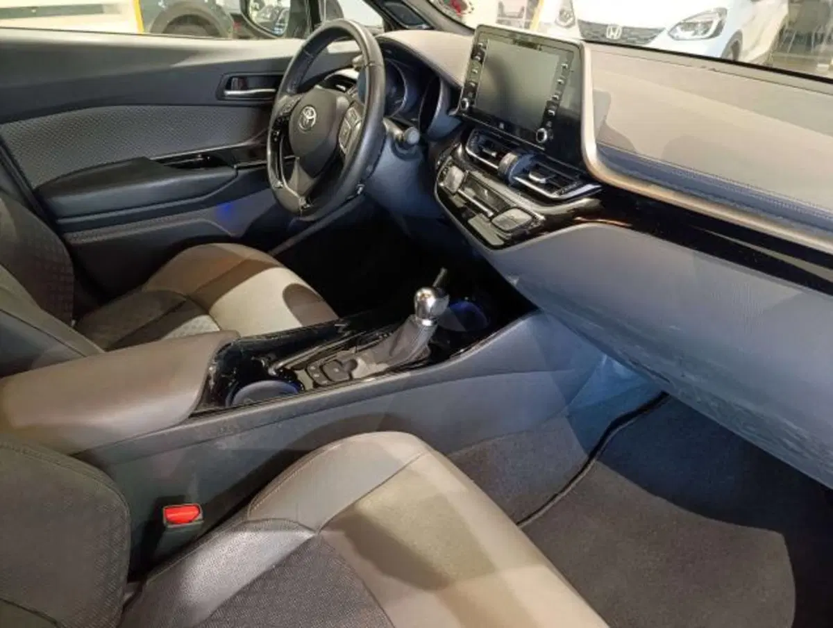 Toyota Toyota C-HR usata a Savona (10)