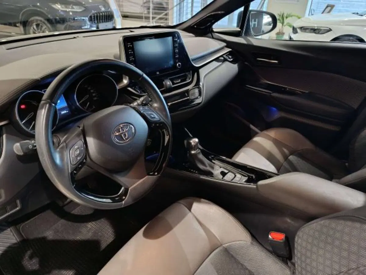 Toyota Toyota C-HR usata a Savona (12)