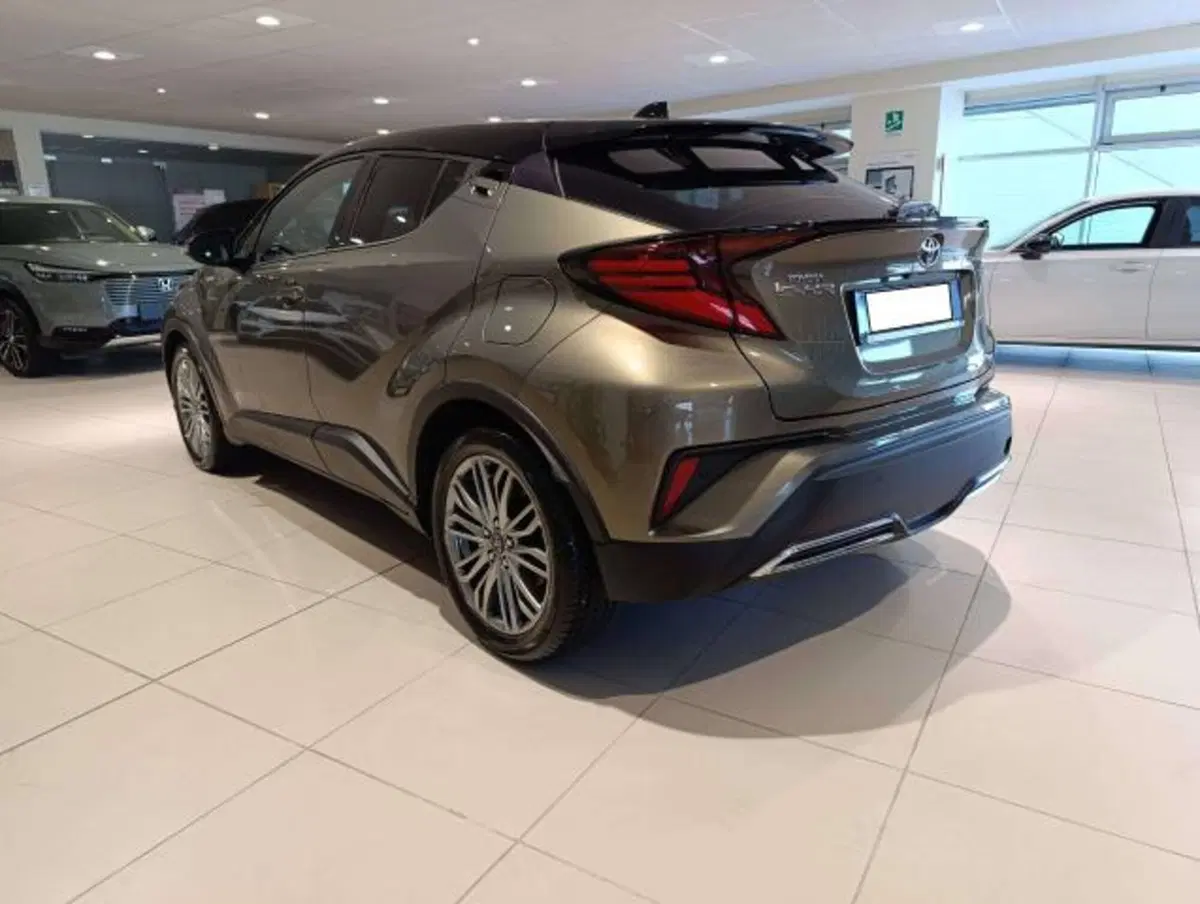 Toyota Toyota C-HR usata a Savona (3)