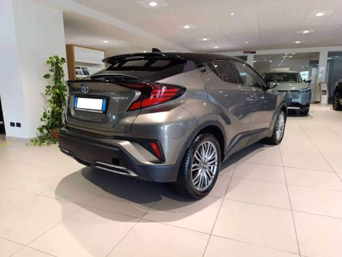 Toyota Toyota C-HR usata a Savona (5)
