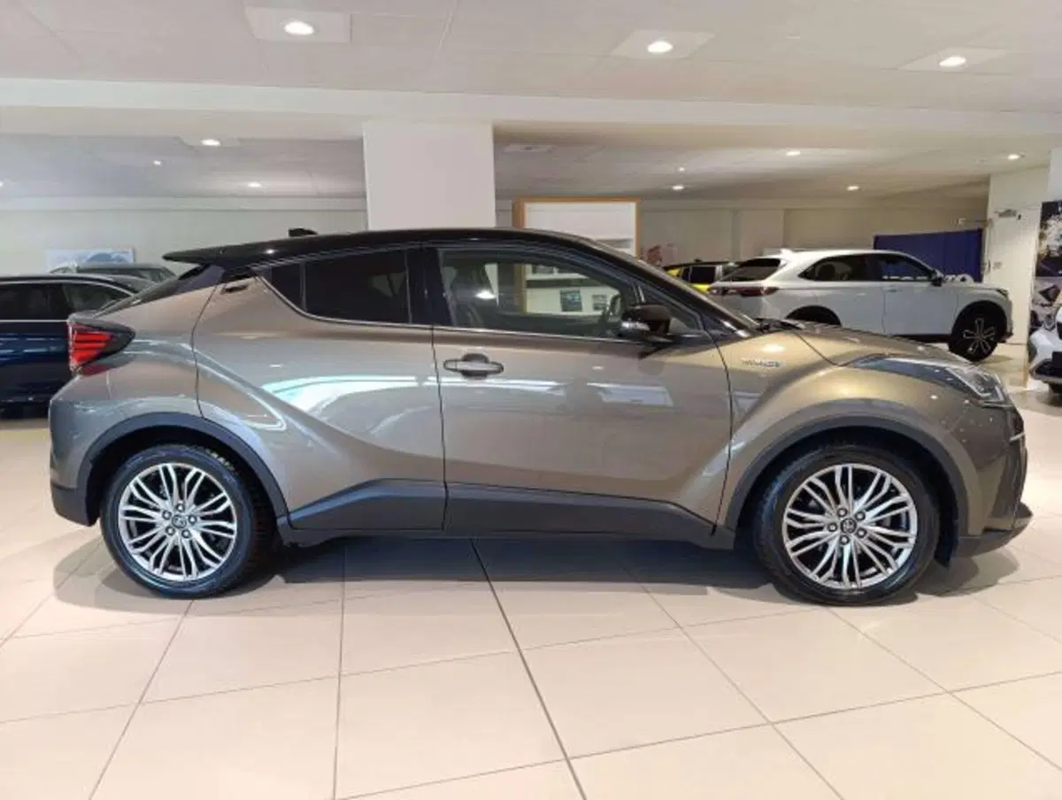 Toyota Toyota C-HR usata a Savona (6)