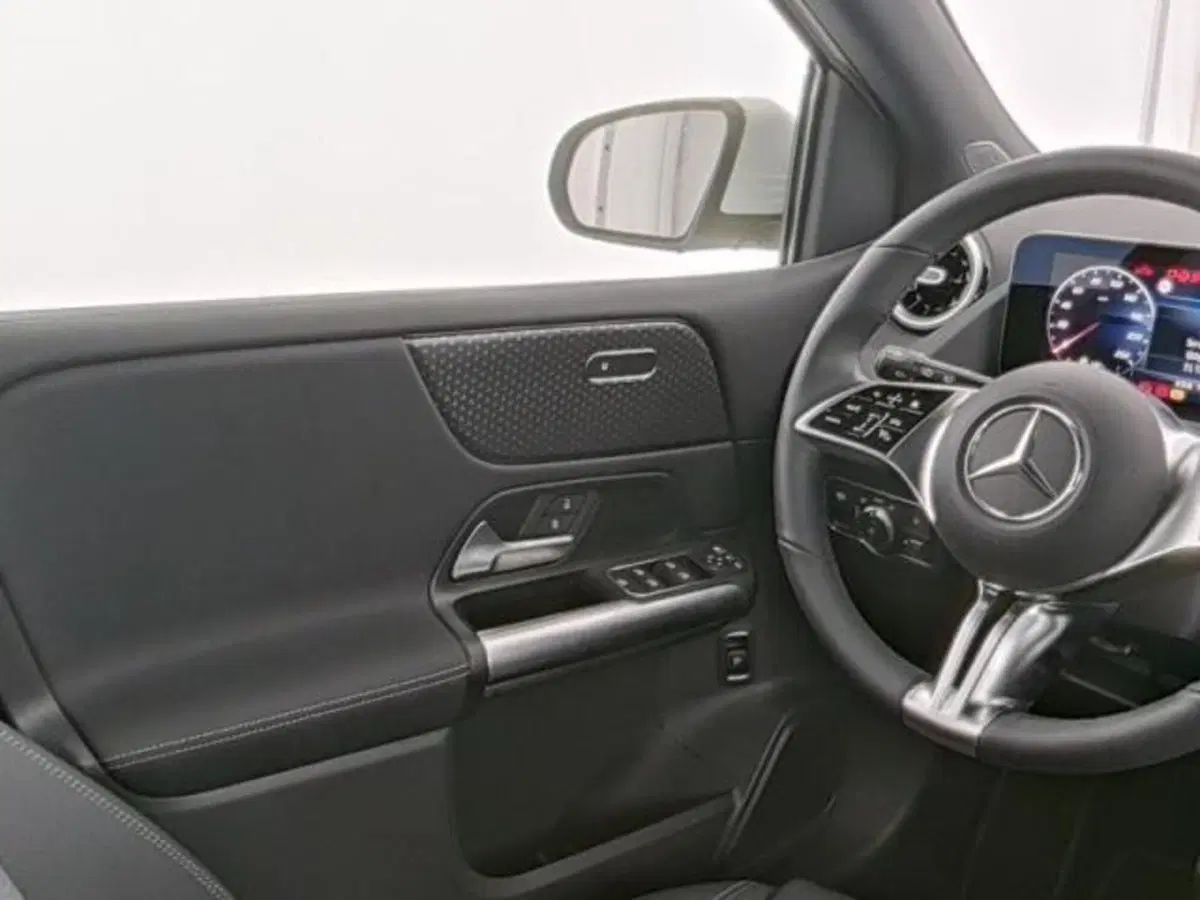 Mercedes-Benz Classe B usata a Milano (8)
