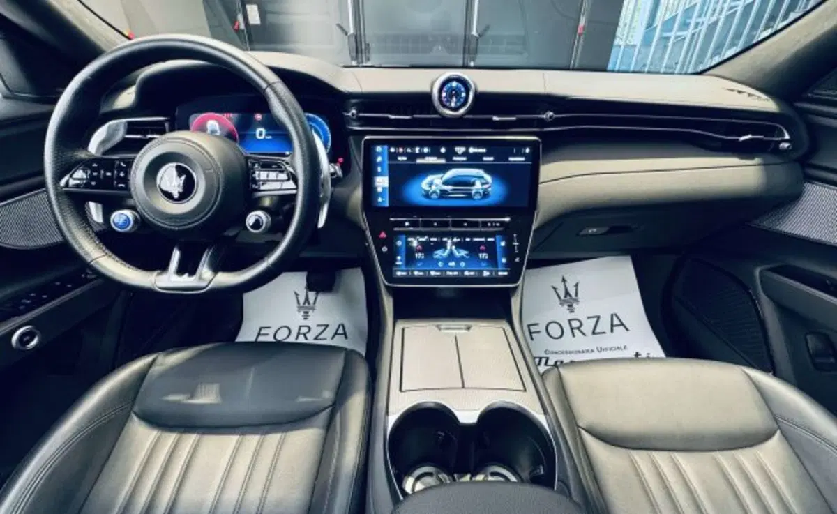 Maserati Grecale usata a Torino (12)