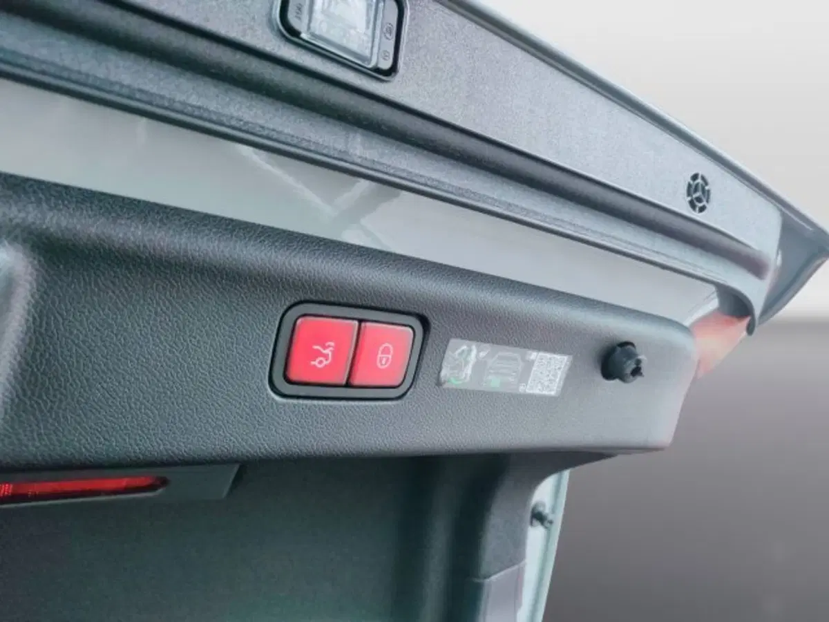 Mercedes-Benz Classe C nuova a Teramo (8)