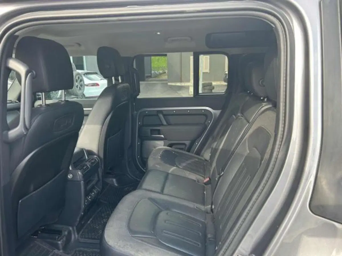 Land Rover Defender usata a Lucca (10)