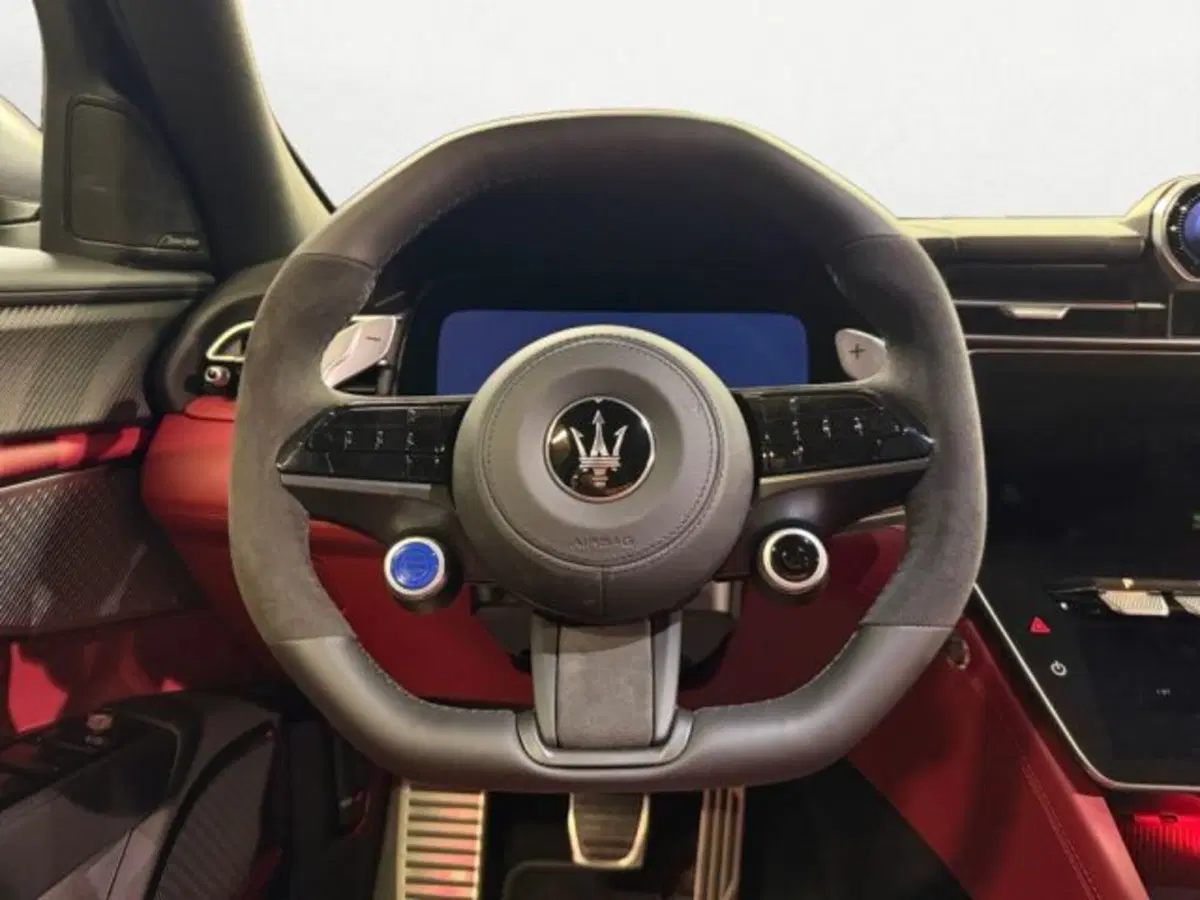 Maserati Grecale nuova a Udine (11)