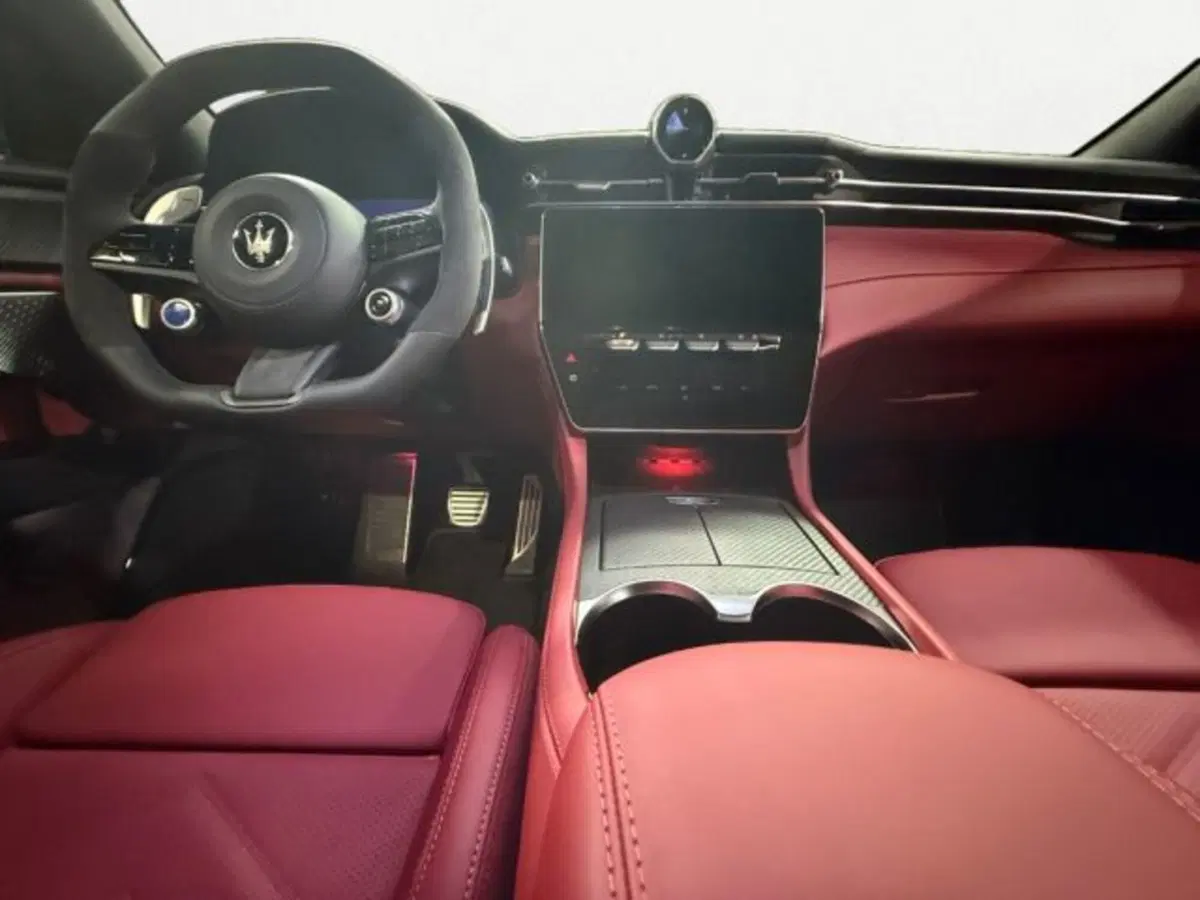 Maserati Grecale nuova a Udine (9)