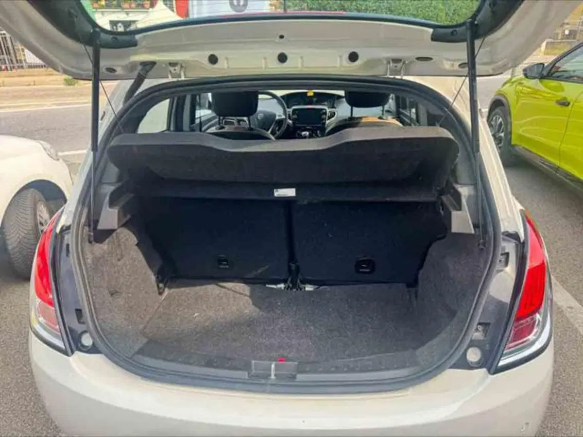 Lancia Ypsilon usata a Torino (4)