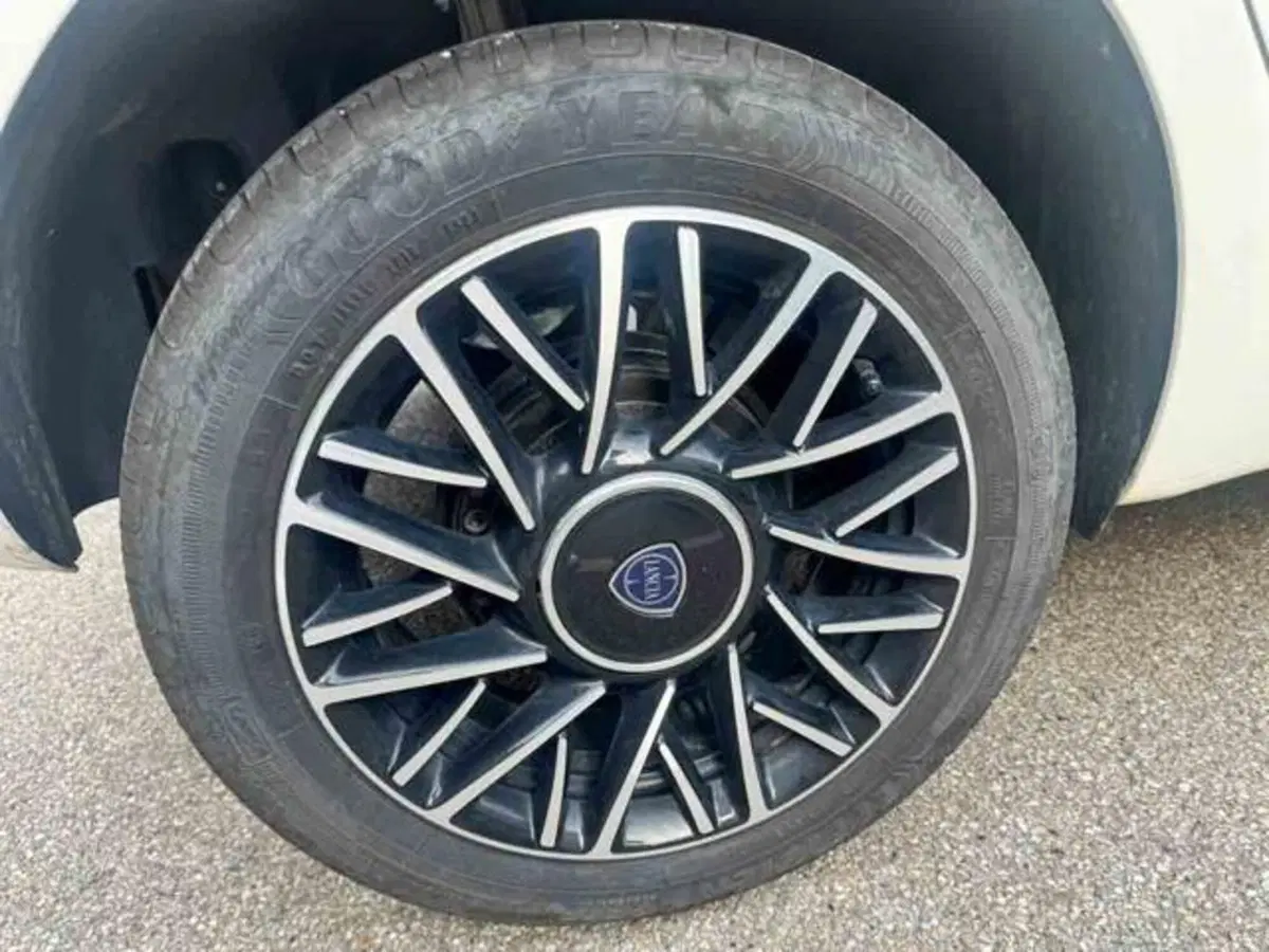 Lancia Ypsilon usata a Torino (5)