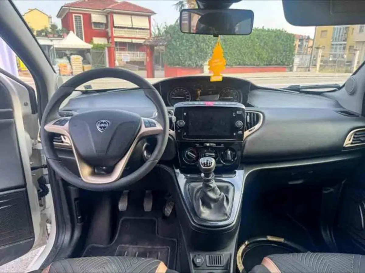 Lancia Ypsilon usata a Torino (6)