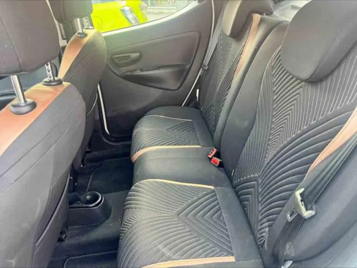 Lancia Ypsilon usata a Torino (8)