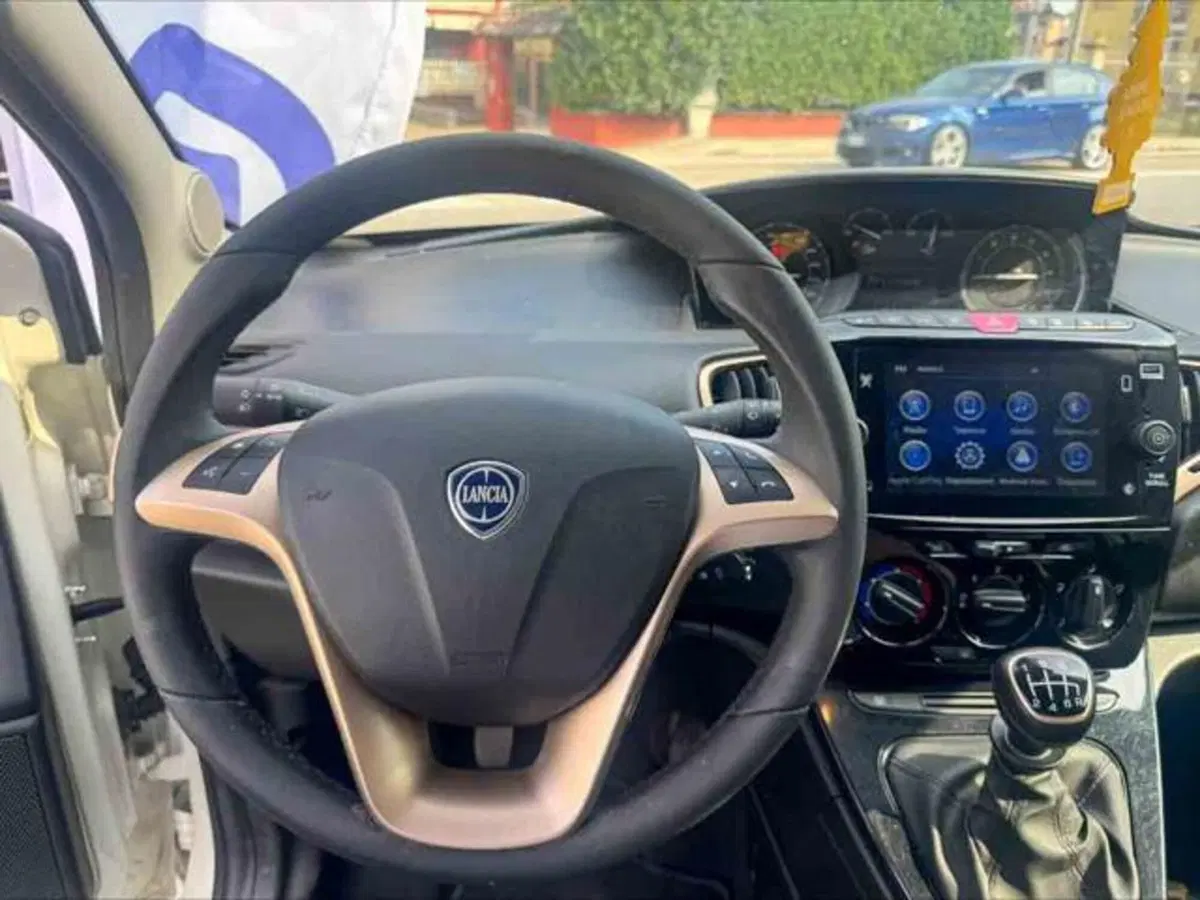 Lancia Ypsilon usata a Torino (9)