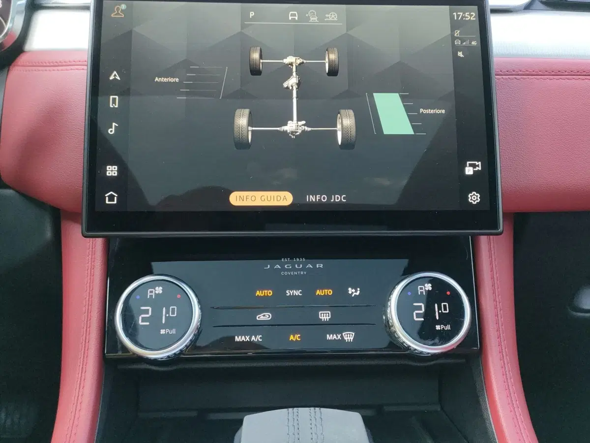 Jaguar F-Pace usata a Lecco (9)