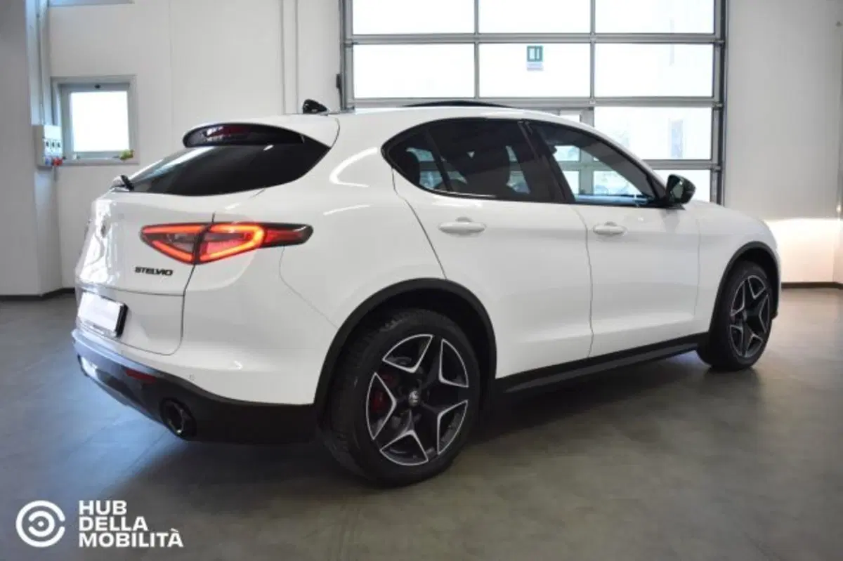 Alfa Romeo Stelvio usata a Perugia (4)
