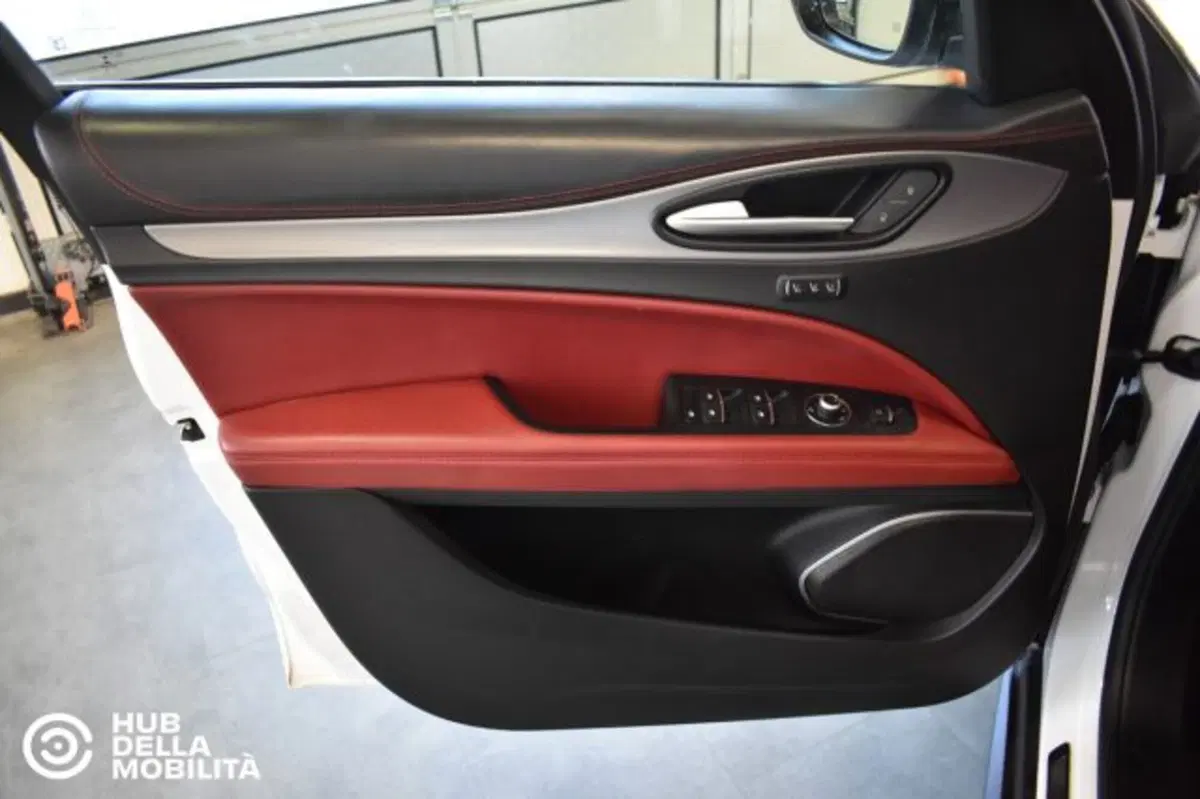 Alfa Romeo Stelvio usata a Perugia (7)