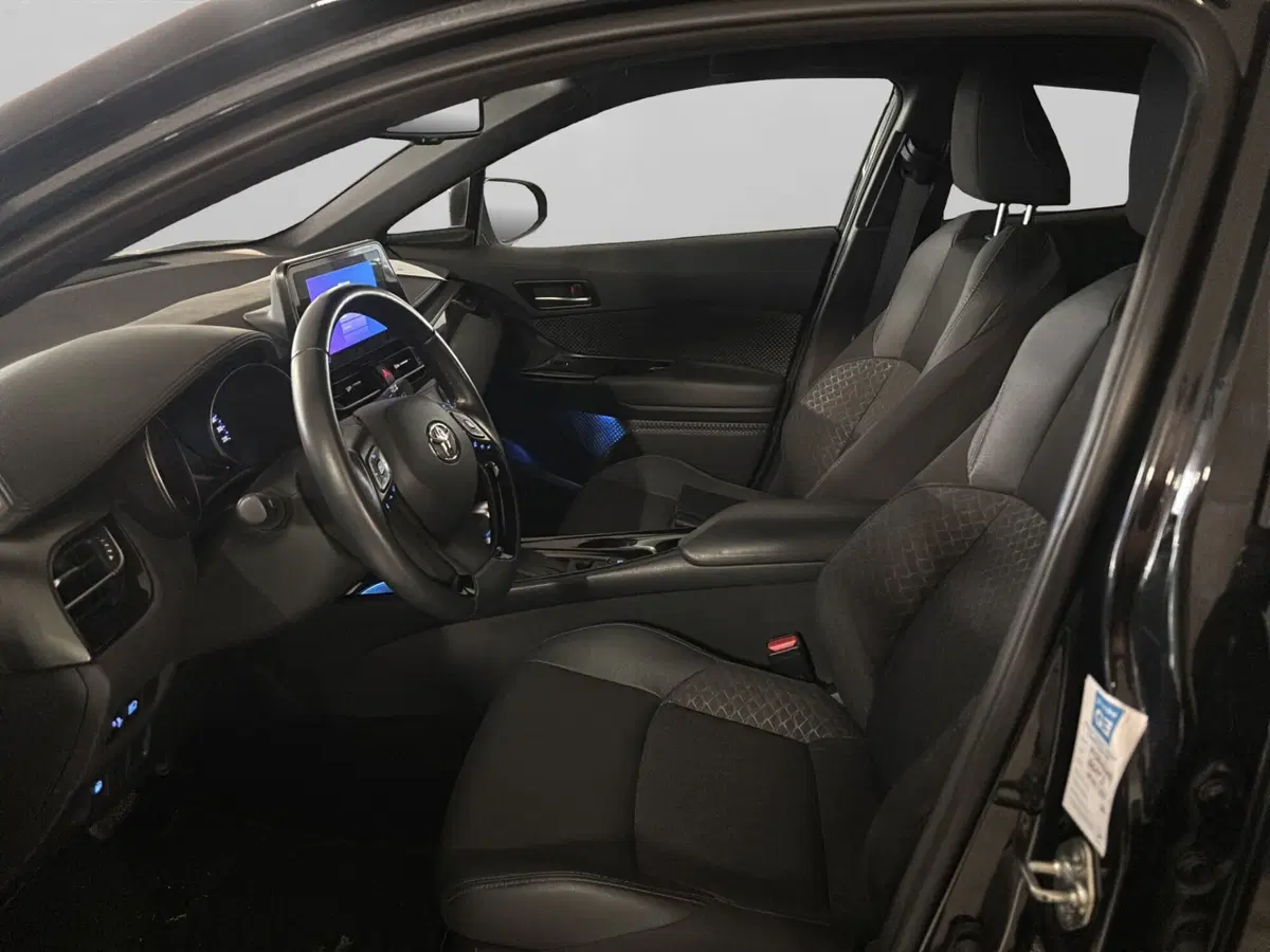 Toyota Toyota C-HR usata a Genova (9)