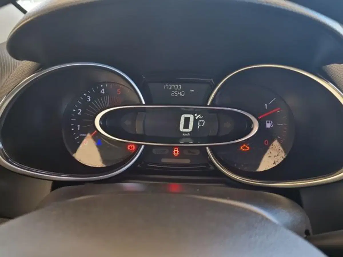 Renault Clio usata a Salerno (11)