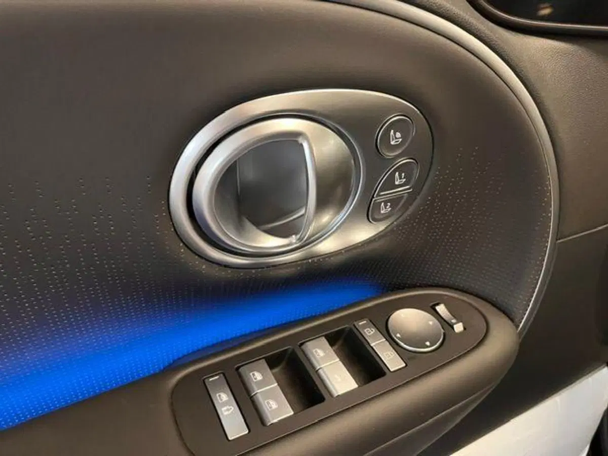 Hyundai Ioniq 9 nuova a Verbano Cusio Ossola (16)