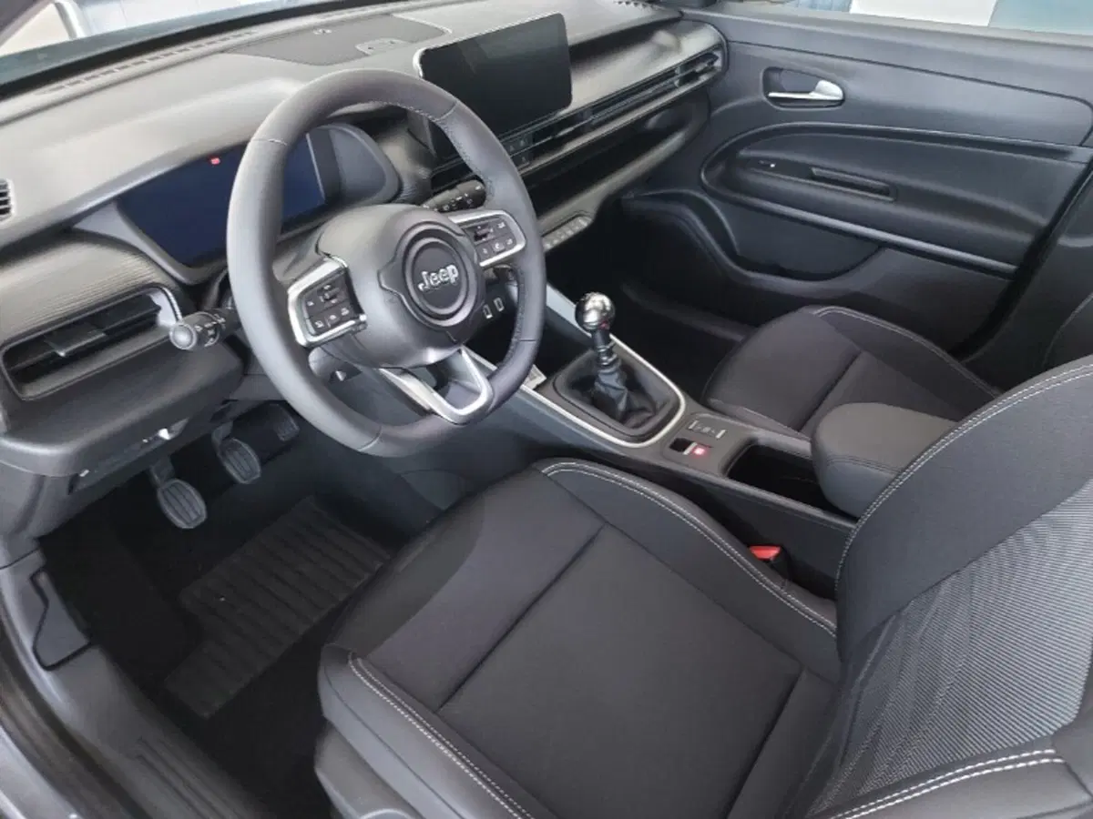 Jeep Avenger nuova a Pordenone (11)