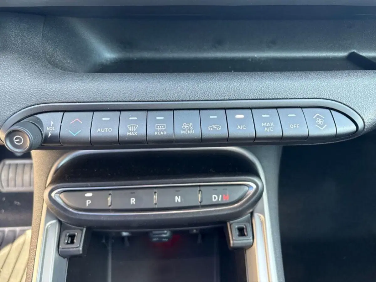 Jeep Avenger nuova a Lecco (14)