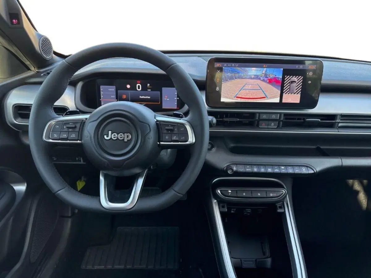 Jeep Avenger nuova a Lecco (8)