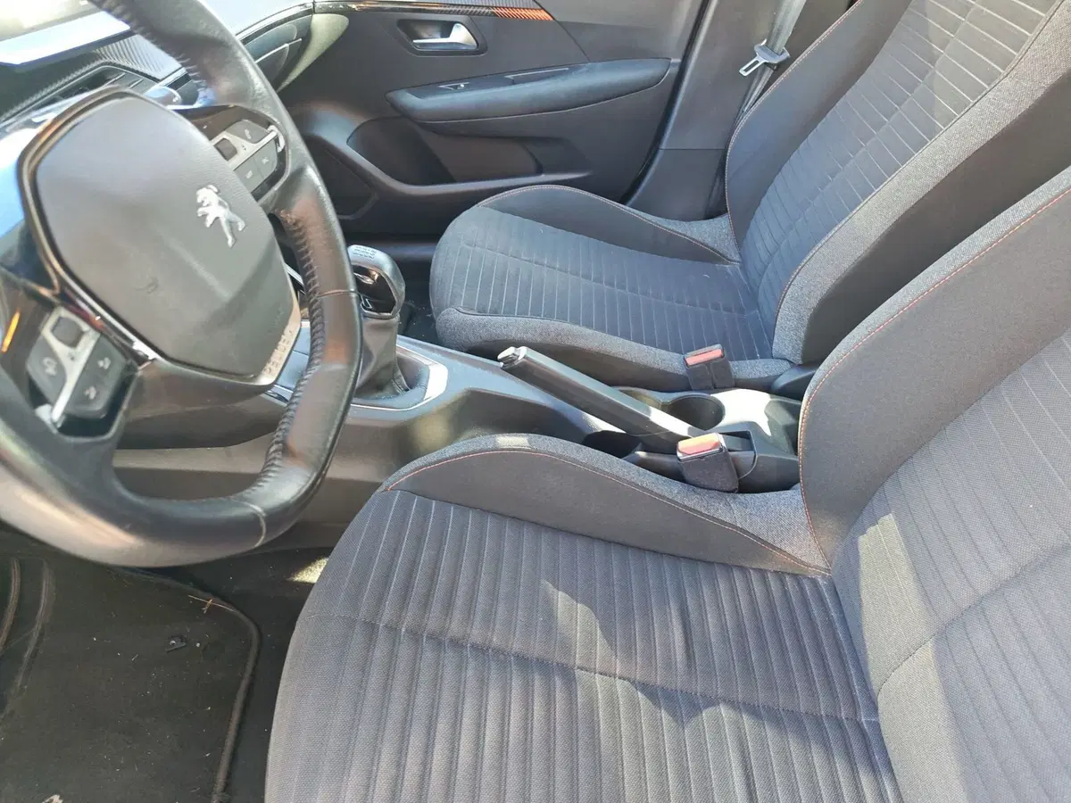 Peugeot 208 usata a Milano (13)