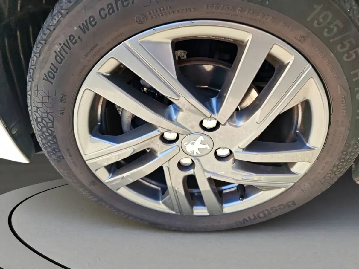 Peugeot 208 usata a Milano (7)