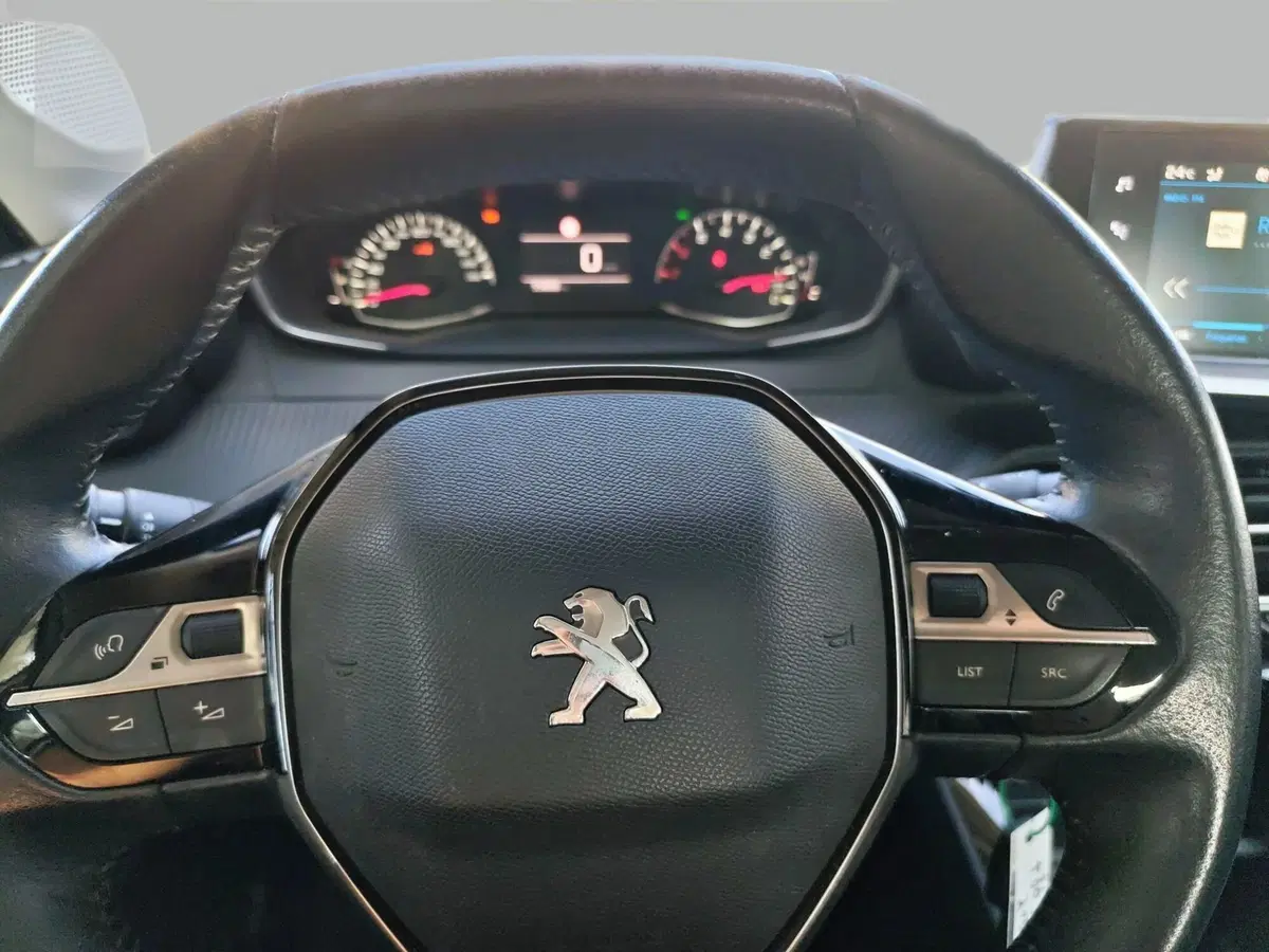 Peugeot 208 usata a Milano (9)