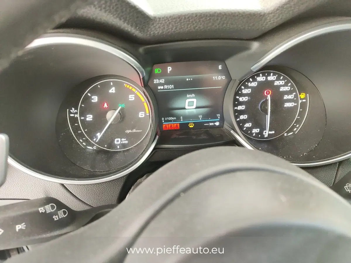 Alfa Romeo Stelvio usata a Ascoli Piceno (18)