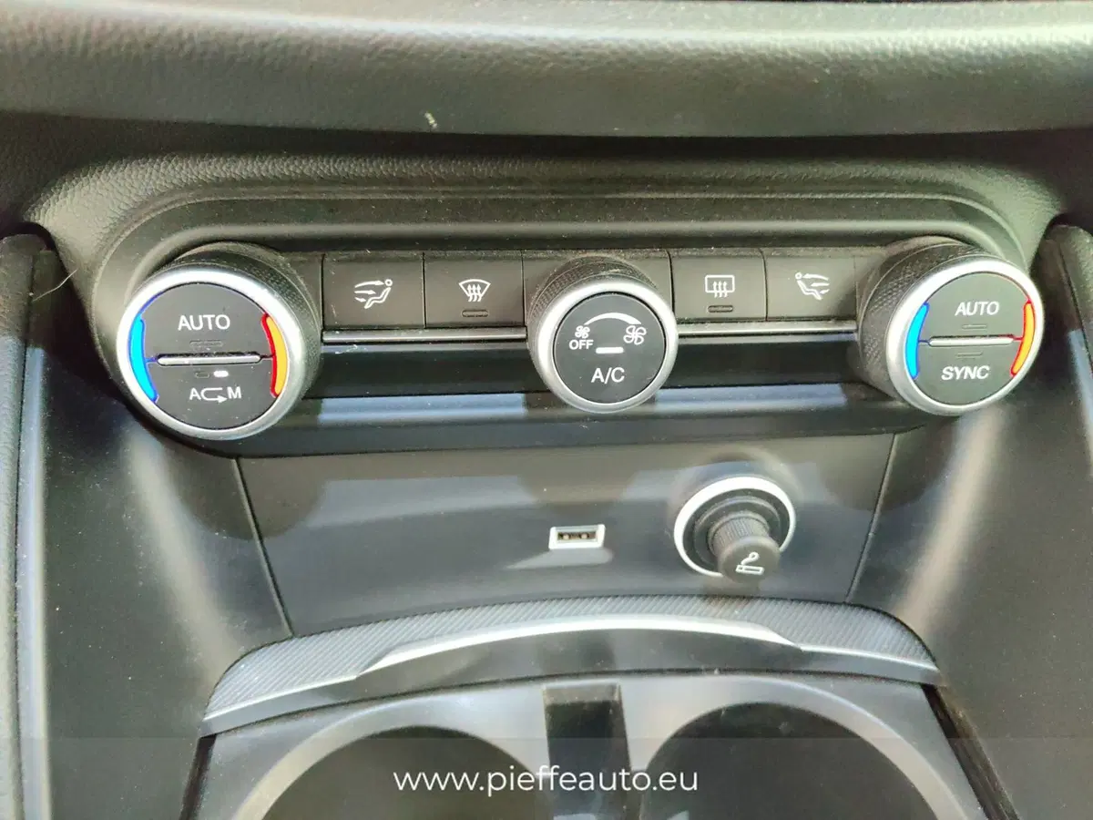 Alfa Romeo Stelvio usata a Ascoli Piceno (20)