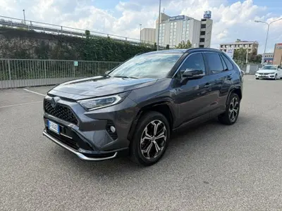 Toyota Rav4 vvt-ie phev More Style awd-i e-cvt del 2021 usata a Piacenza