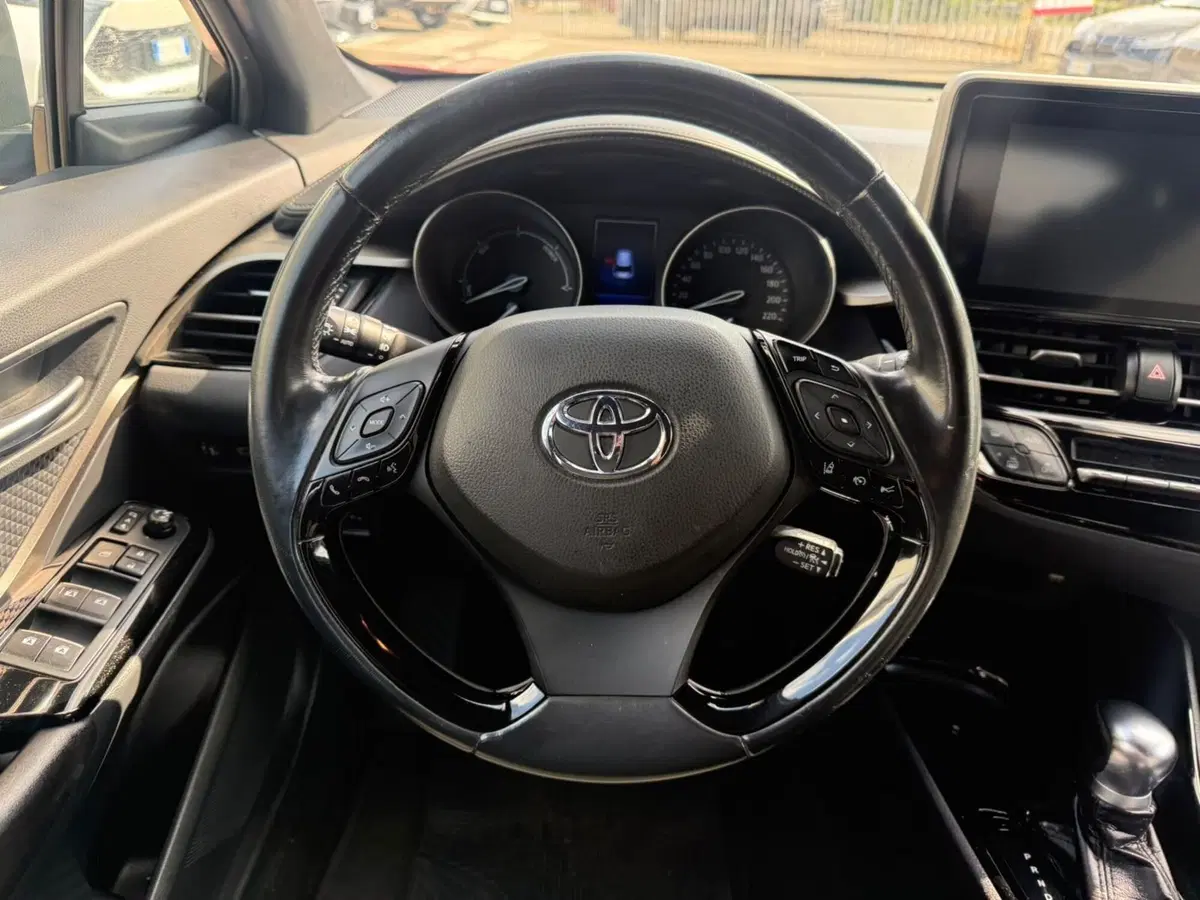 Toyota Toyota C-HR usata a Piacenza (15)