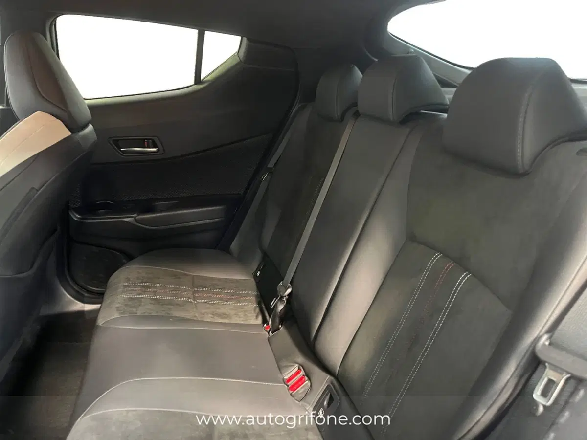 Toyota Toyota C-HR usata a Modena (13)