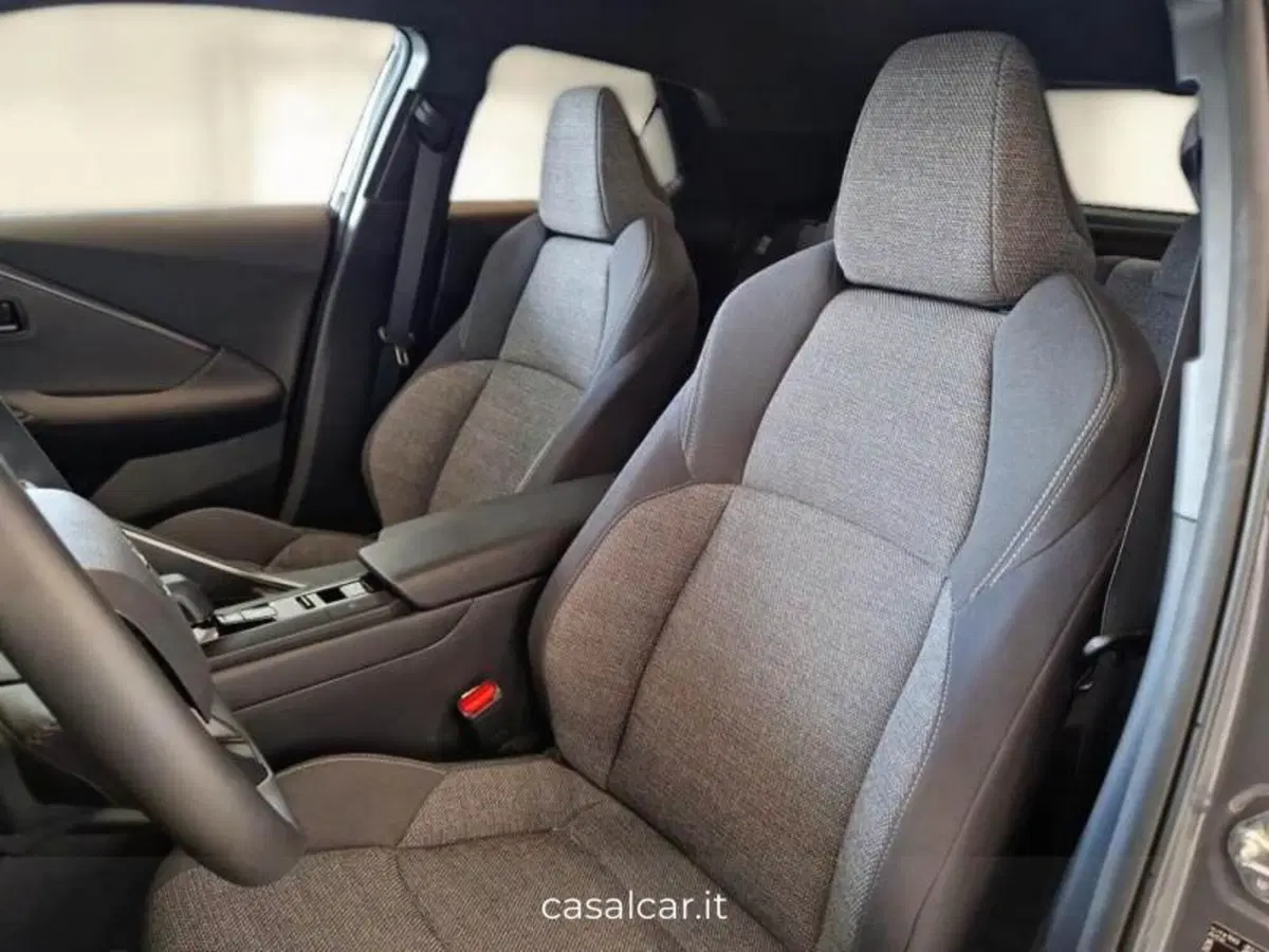 Toyota Toyota C-HR usata a Salerno (9)