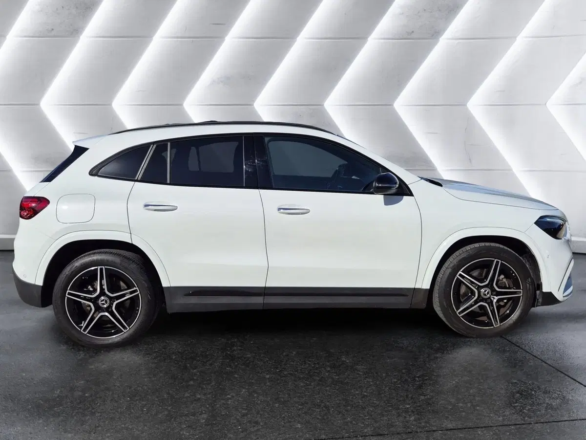 Mercedes-Benz GLA SUV usata  (5)