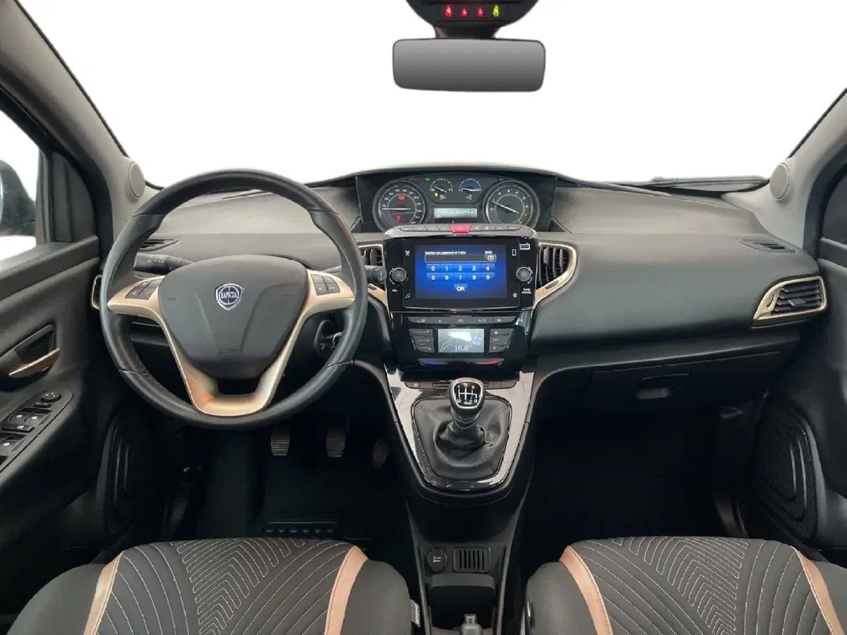 Lancia Ypsilon usata a Torino (11)