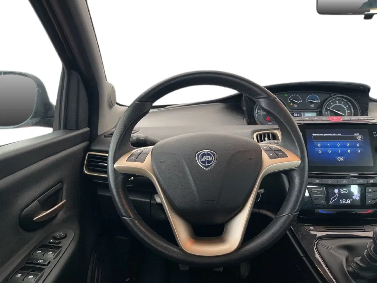 Lancia Ypsilon usata a Torino (12)