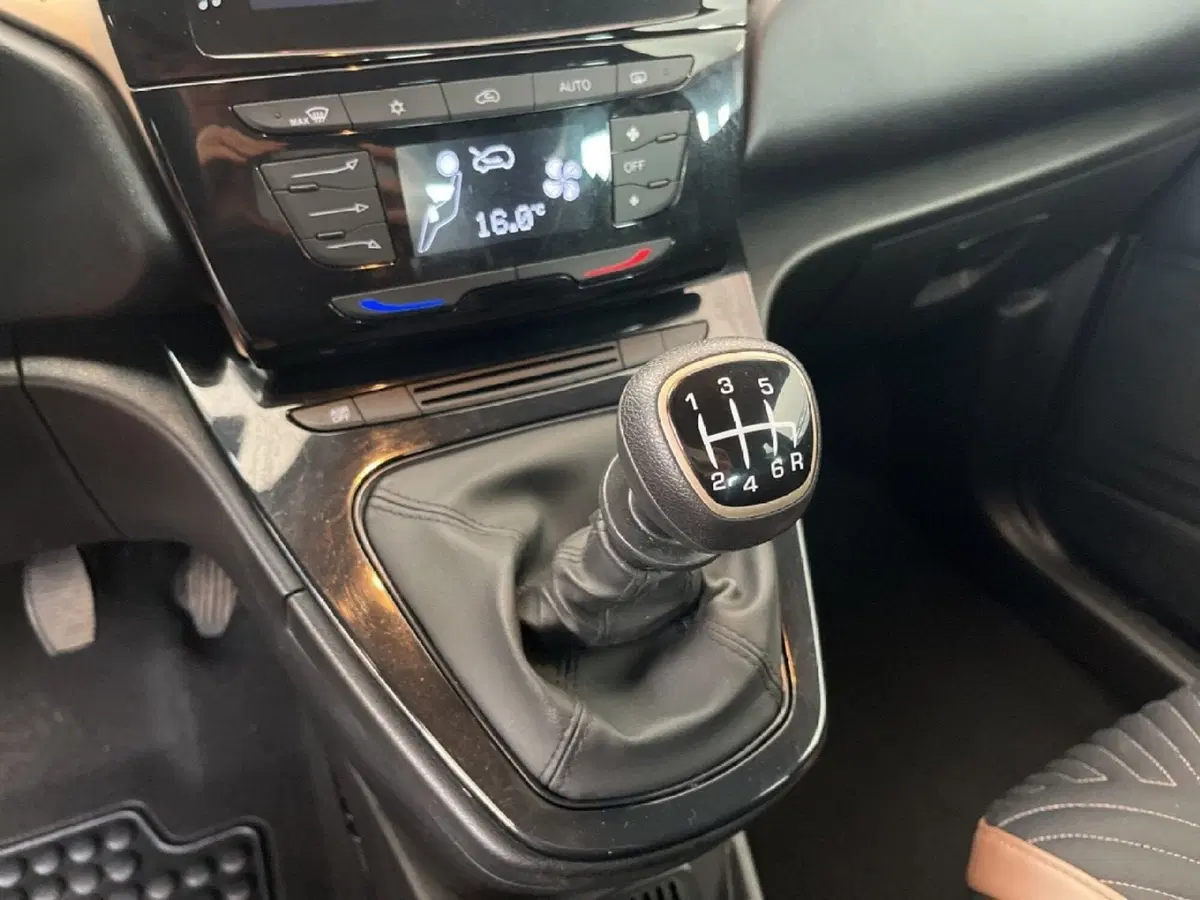 Lancia Ypsilon usata a Torino (13)