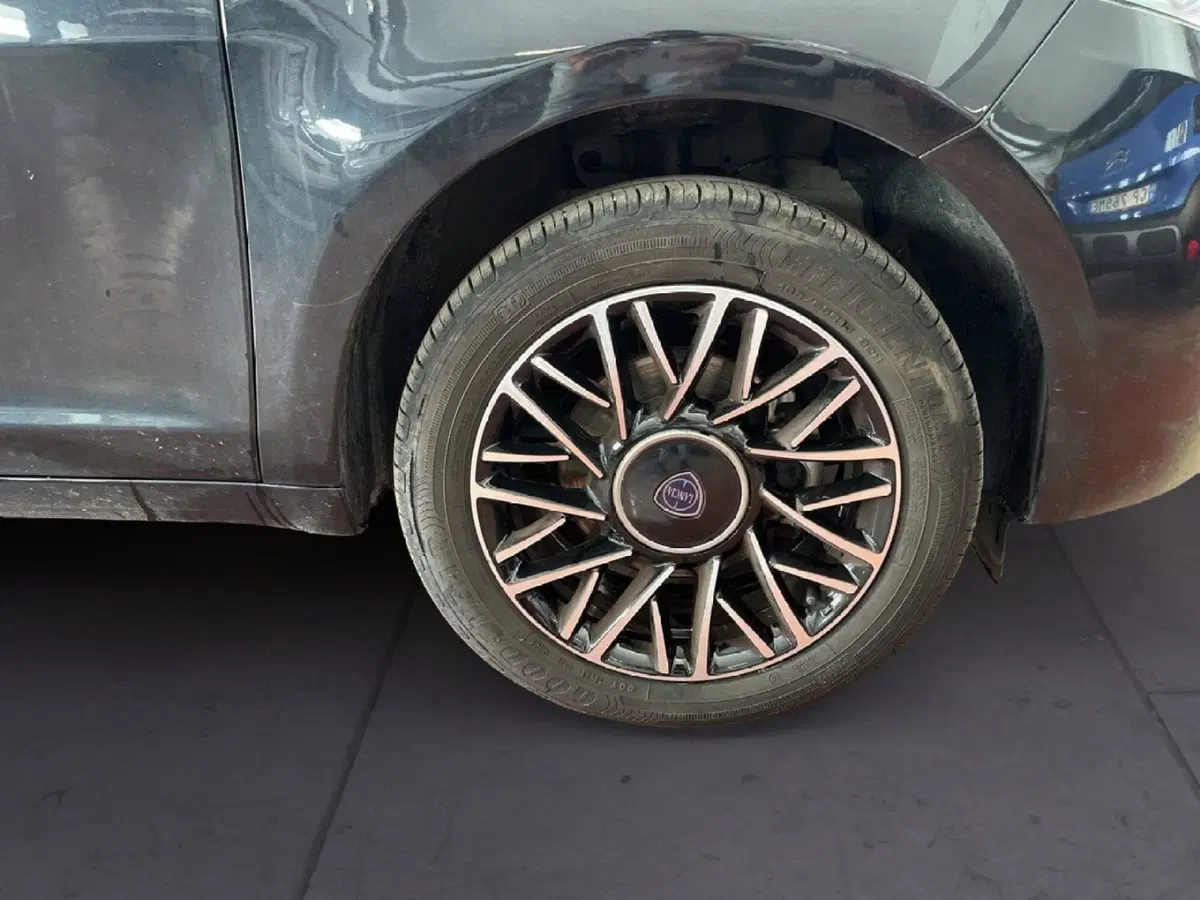 Lancia Ypsilon usata a Torino (7)