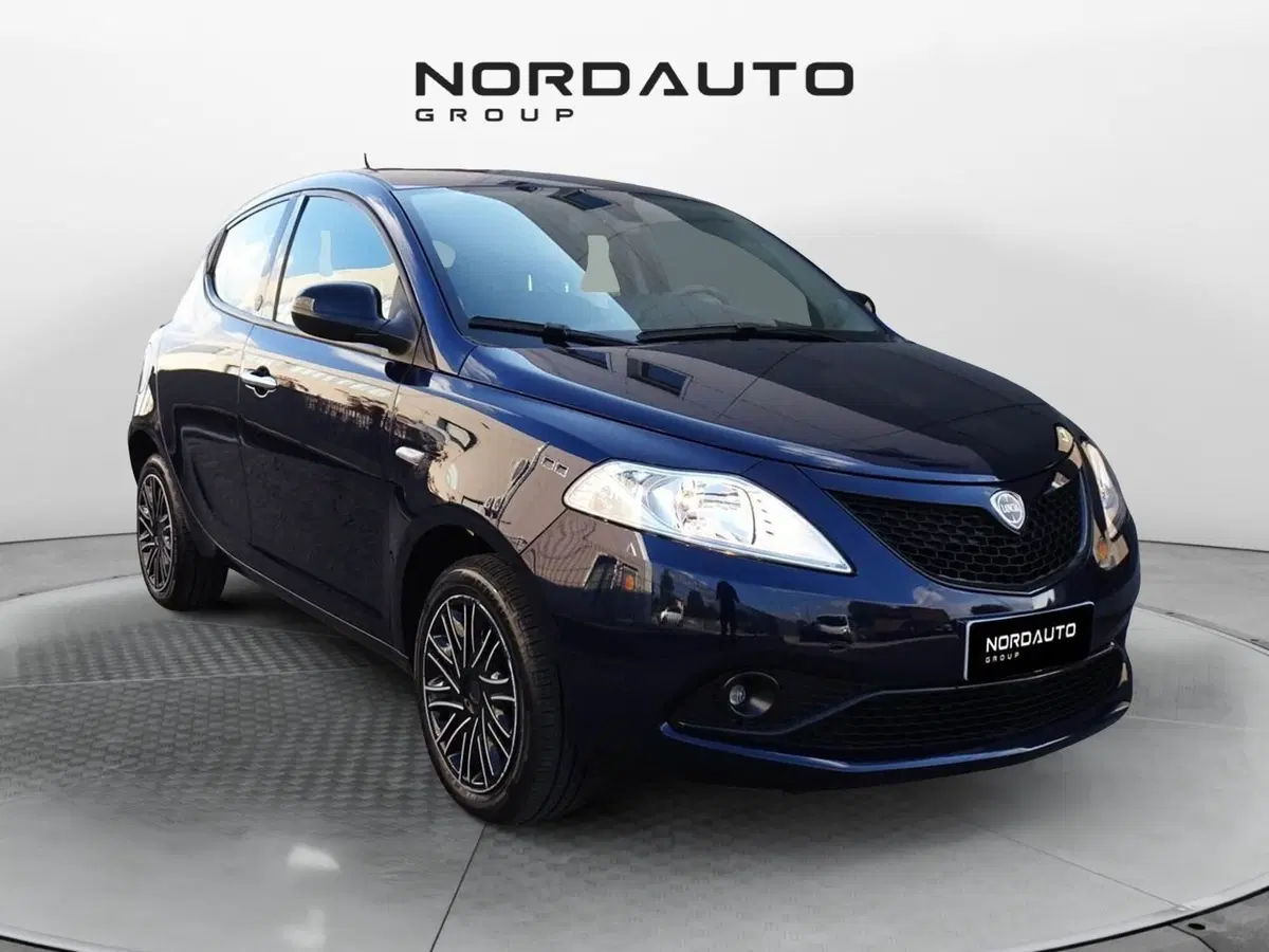 Lancia Ypsilon usata a Padova (2)