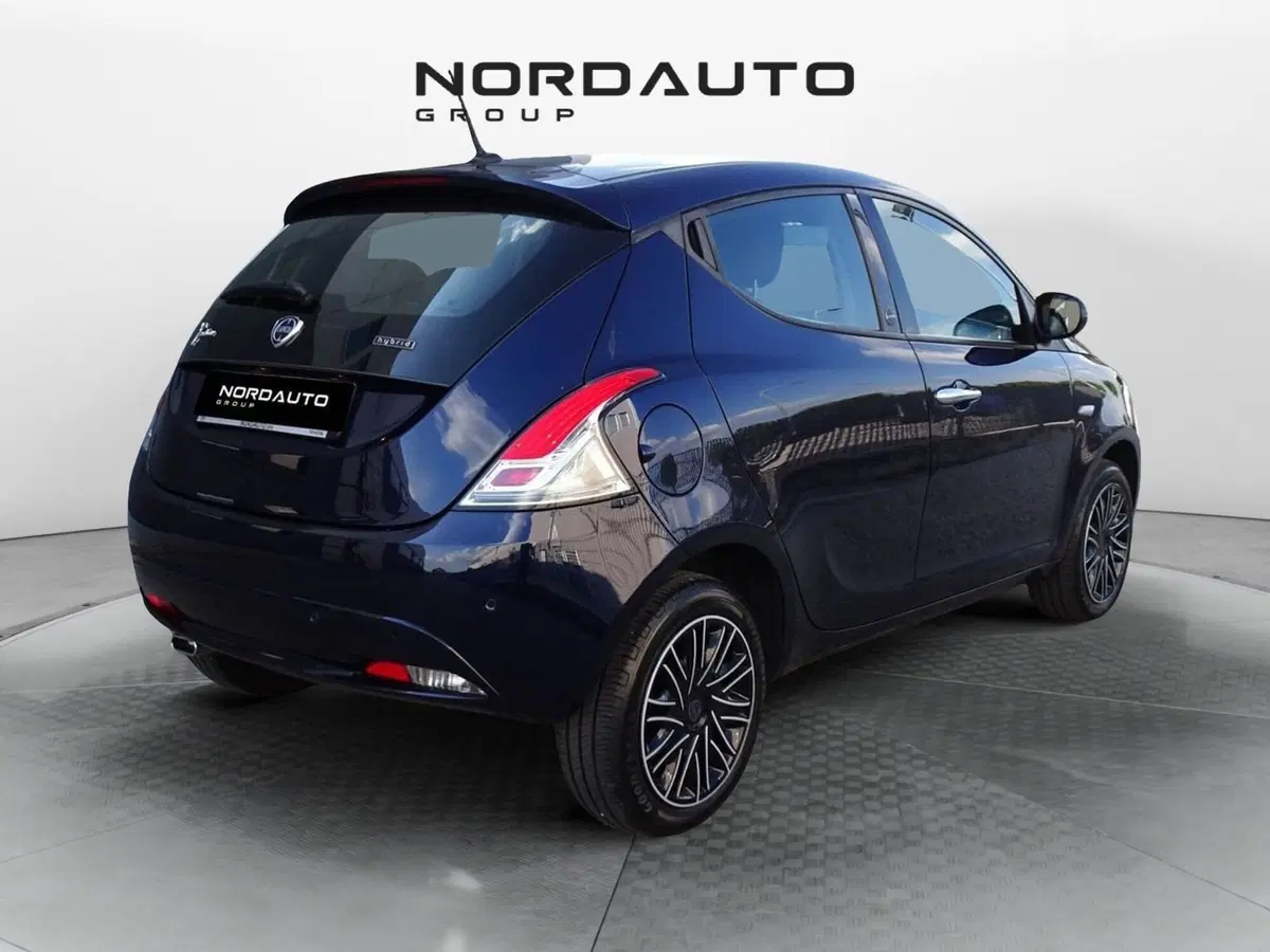 Lancia Ypsilon usata a Padova (3)