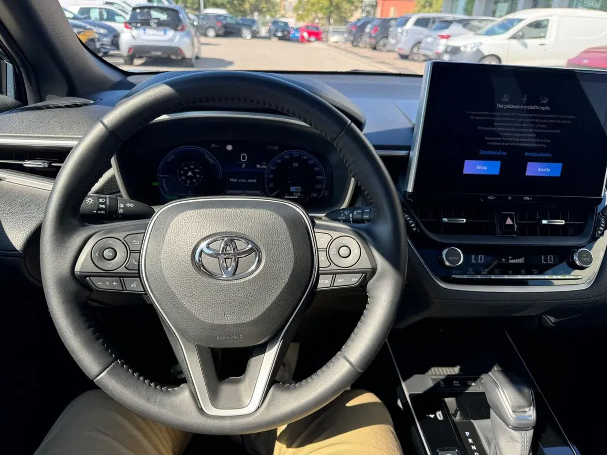 Toyota Corolla Cross usata a Modena (12)