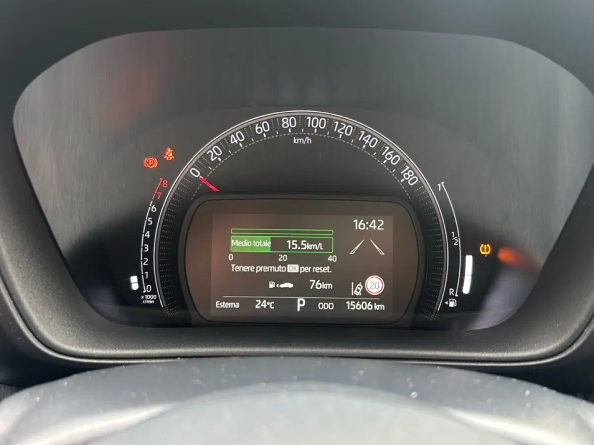 Toyota Aygo X usata a Bologna (11)