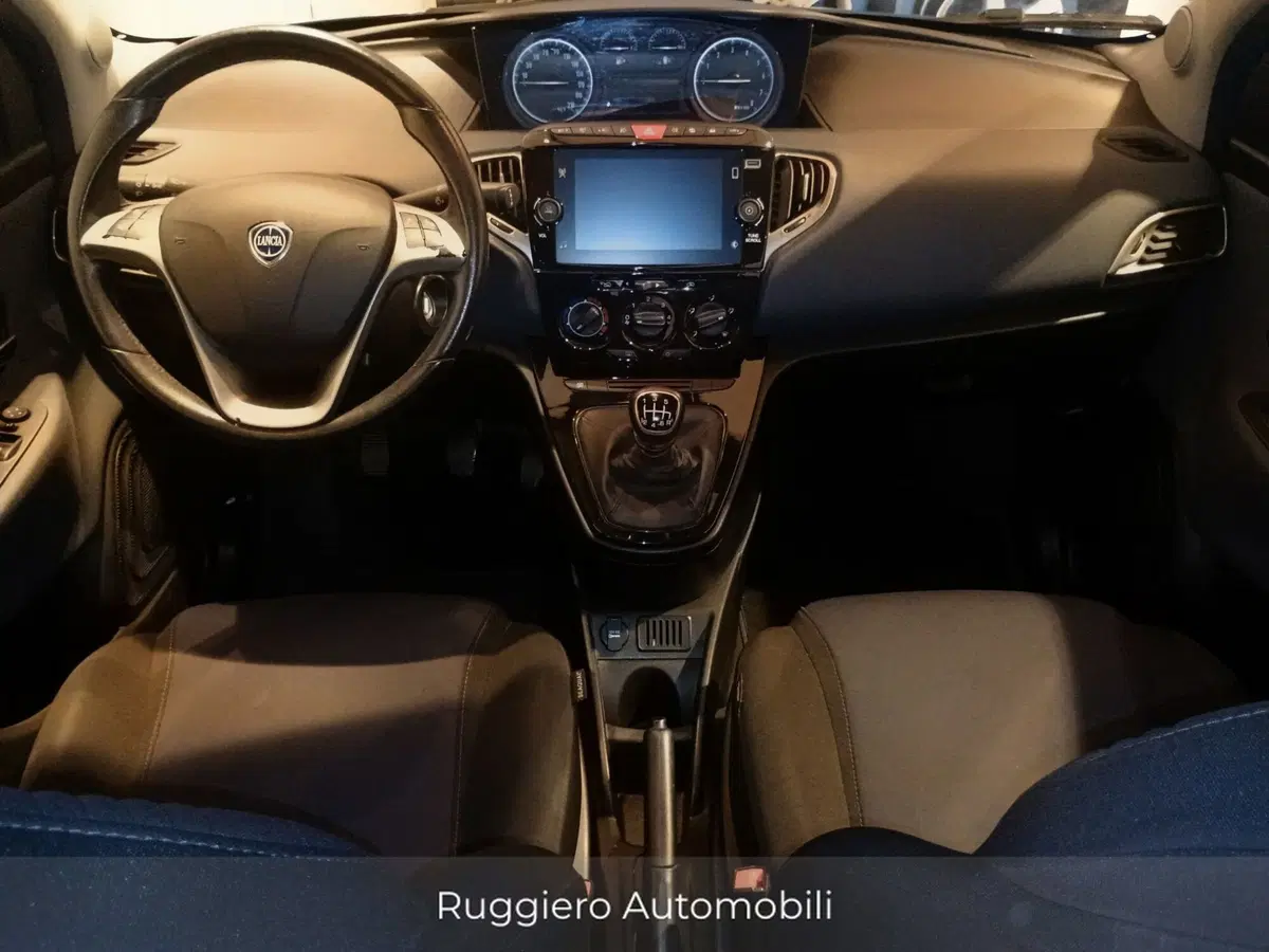 Lancia Ypsilon usata a Catanzaro (10)