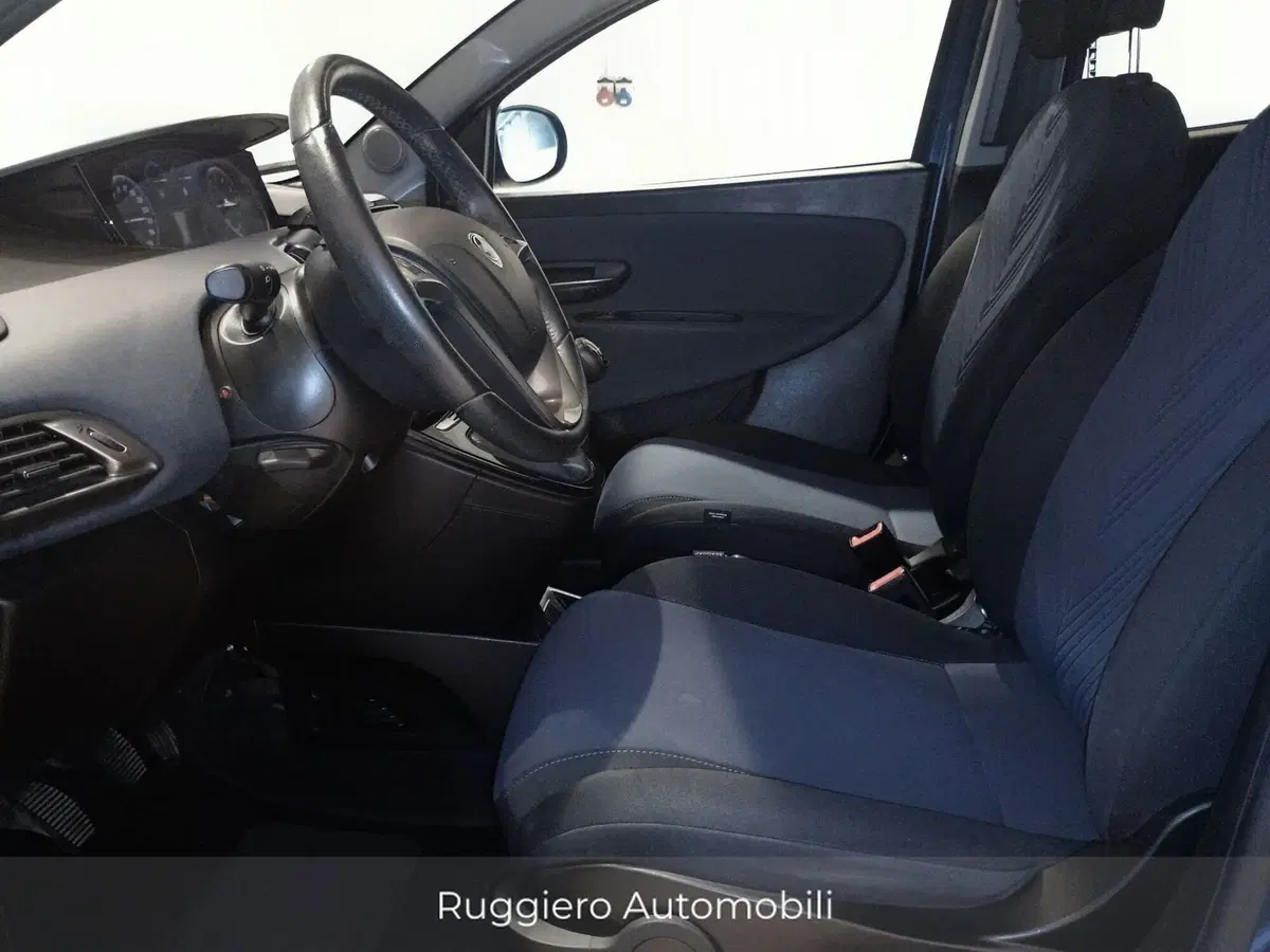 Lancia Ypsilon usata a Catanzaro (12)