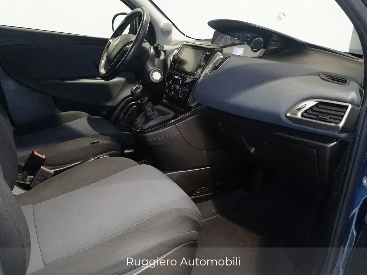 Lancia Ypsilon usata a Catanzaro (13)