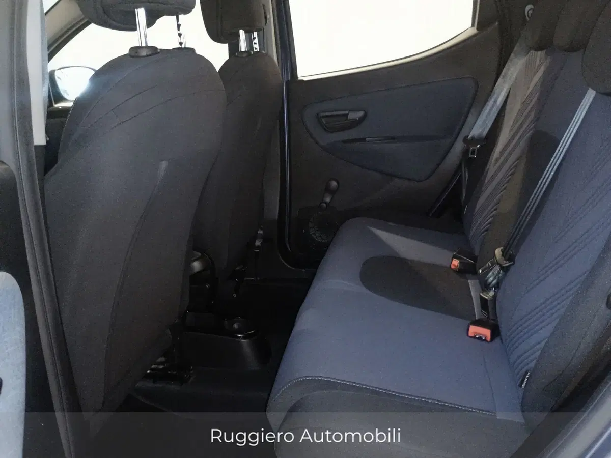 Lancia Ypsilon usata a Catanzaro (15)