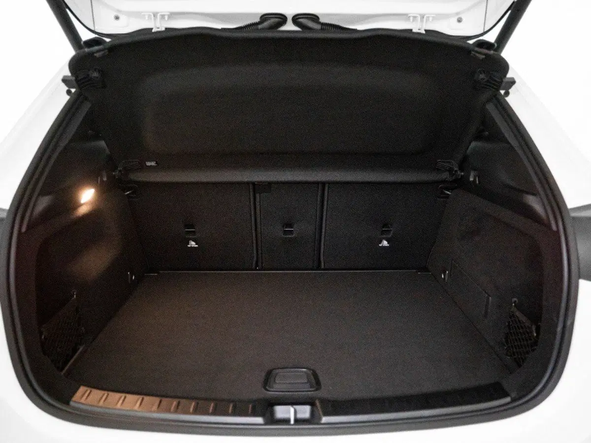 Mercedes-Benz GLA SUV nuova a Macerata (10)